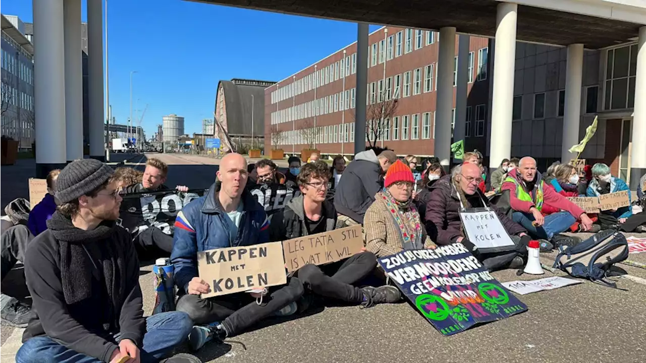 Laurens doet mee met actie Greenpeace: 'Tata Steel heeft geen morele ruggengraat'