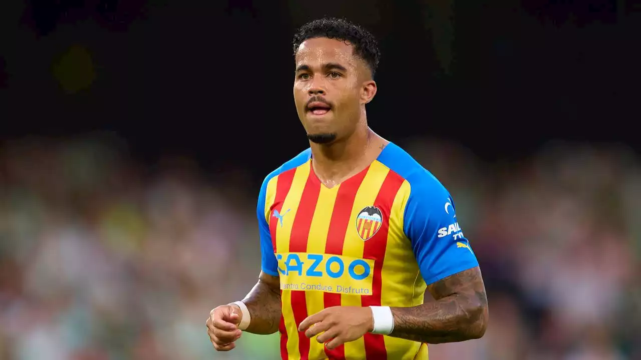 Kluivert vertrekt naar Premier League en voltooit unieke reis door Europa