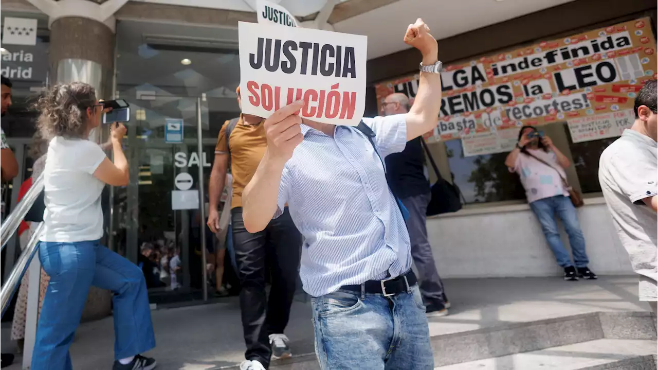 Desalojados los funcionarios de Justicia encerrados en Madrid