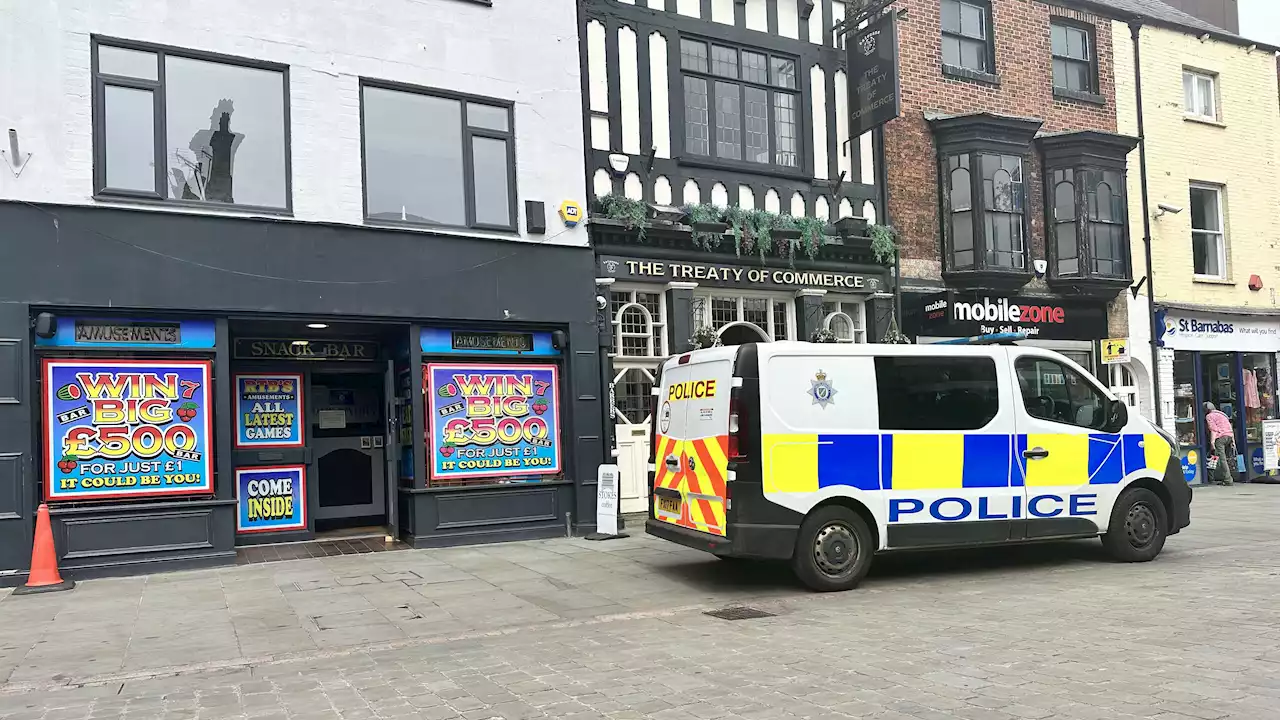 Three arrested after 'stabbing' in Lincoln High Street pub car park