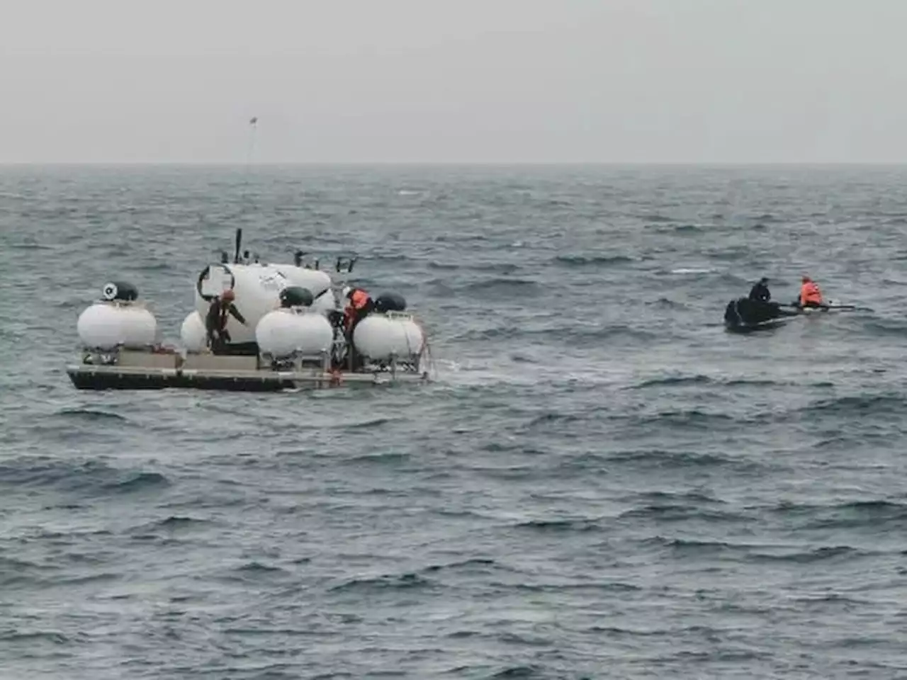 Did initial delays in communication hamper tourist submersible search?