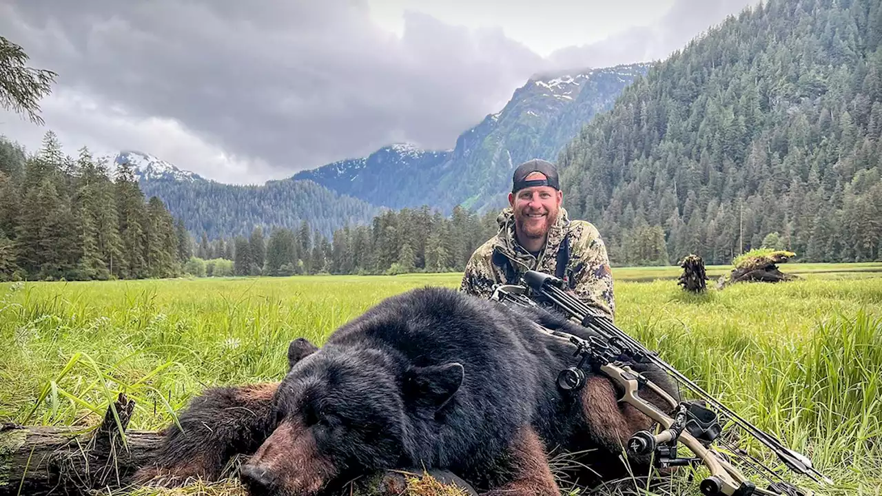 Carson Wentz Hunts Black Bear W/ Bow In Alaska, Animal Lovers Pissed