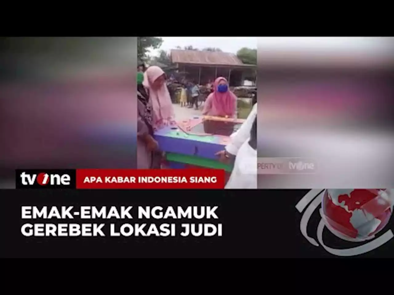 Kesal Uang Belanja Kerap Dipakai Main, Emak-emak Gerebek Lokasi Perjudian - tvOne