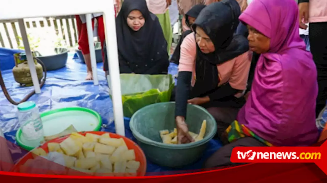 Relawan Mak Ganjar Bimbing Masyarakat Membuat Tapai dari Singkong