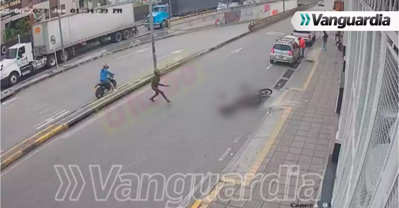 Video captó atentado contra mujer en la Avenida Quebradaseca de Bucaramanga