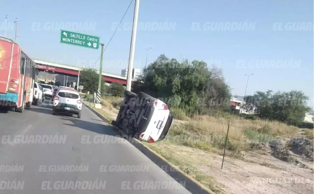 Imprudente conductor termina volcado al norte de Saltillo