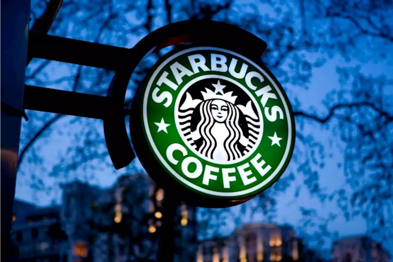 Funcionários entram em greve após Starbucks retirar decorações LGBT+