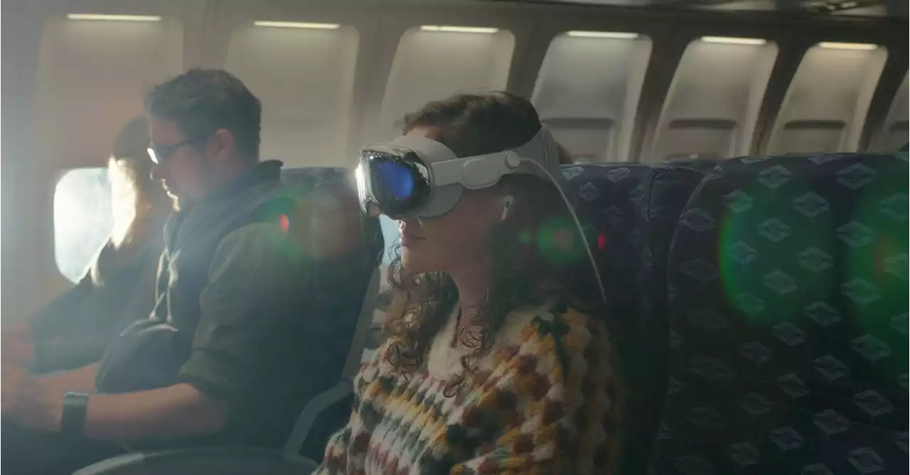 The Apple Vision Pro could come with a “travel mode” for plane rides