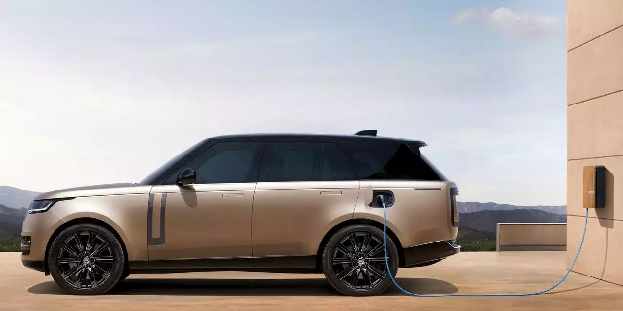 2023 Range Rover PHEV: A Hybrid Worth Plugging In