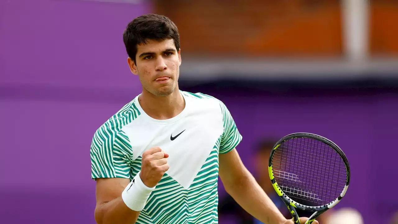 Carlos Alcaraz minimiza a Sebastian Korda y jugará su primera final en Queen's ante Alex de Miñaur