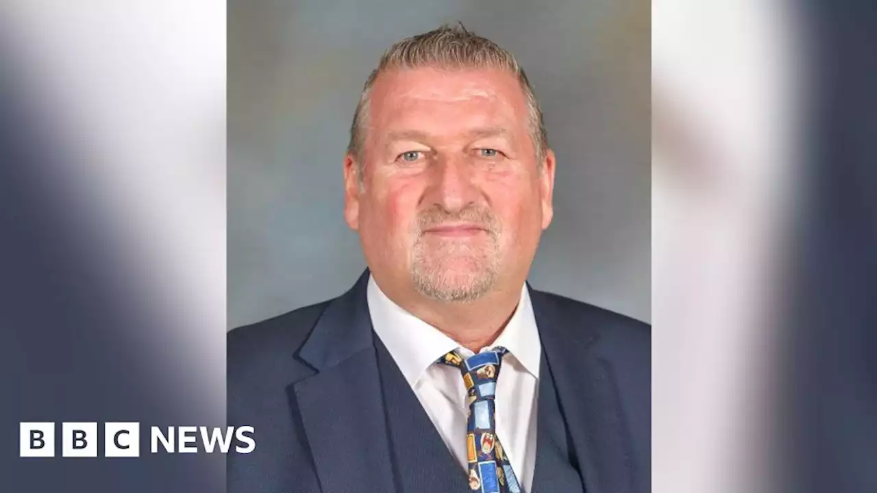 Derbyshire: Swadlincote councillor and publican Roger Redfern dies