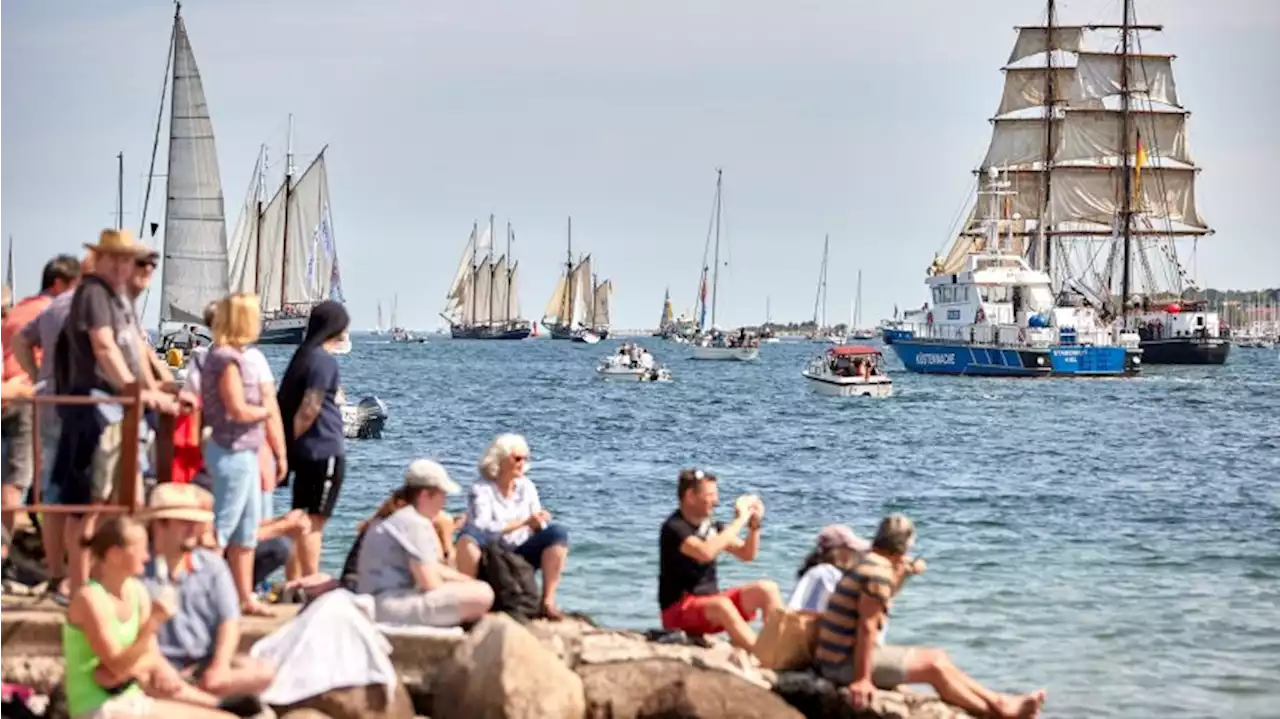 Kieler Woche: Windjammerparade lockt 140.000 Schaulustige an