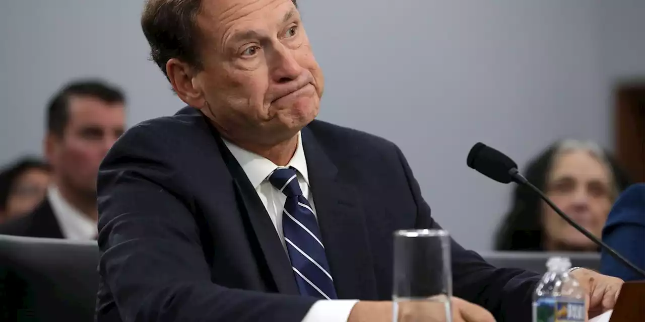 Petition Demands Alito Recuse From Student Debt Cases Tied to Billionaire Benefactor