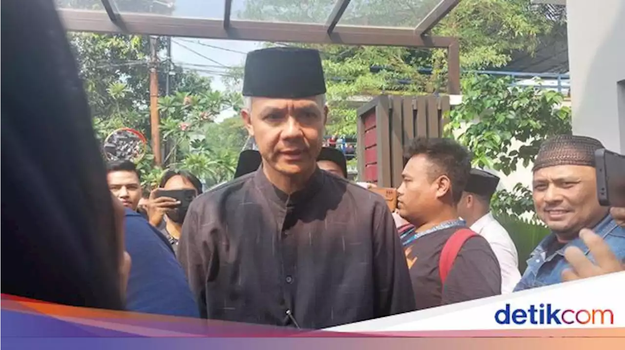 Ganjar Pranowo Melayat ke Rumah Duka Desmond J Mahesa