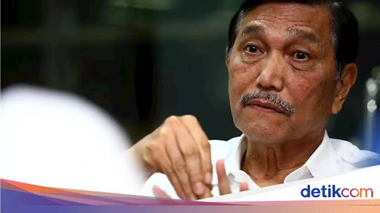 8 Orang 'Protes'-Angkat Poster di Depan Luhut Saat Bicara soal Iklim