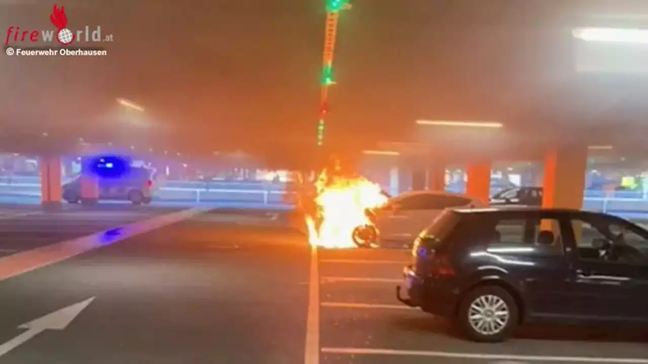 D: Auto brennt im Parkhaus in Oberhausen