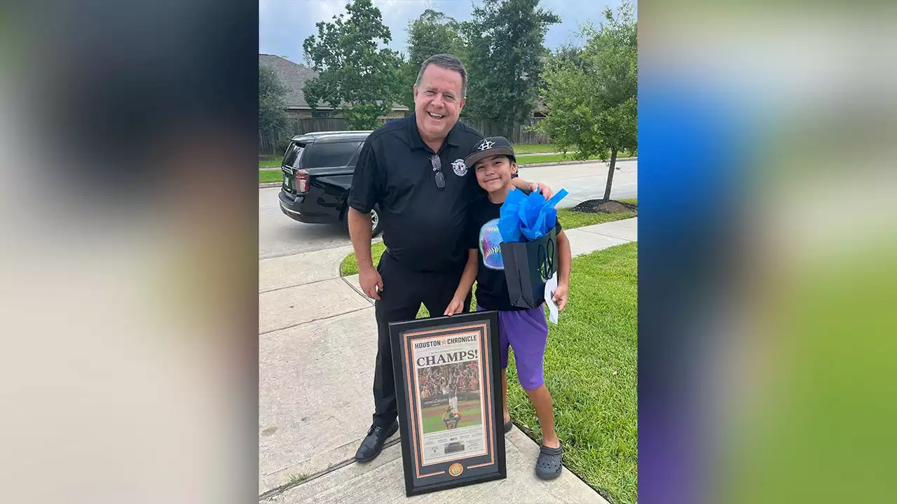 'Garbage Kid' gifted 4 Astros tickets from Houston Police Union for his hard work