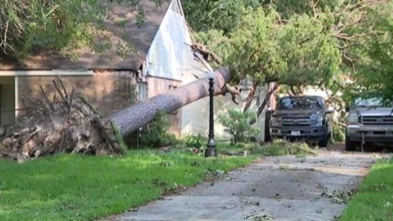 More than 20,000 Houstonians still without power after strong thunderstorms, some with damaged homes