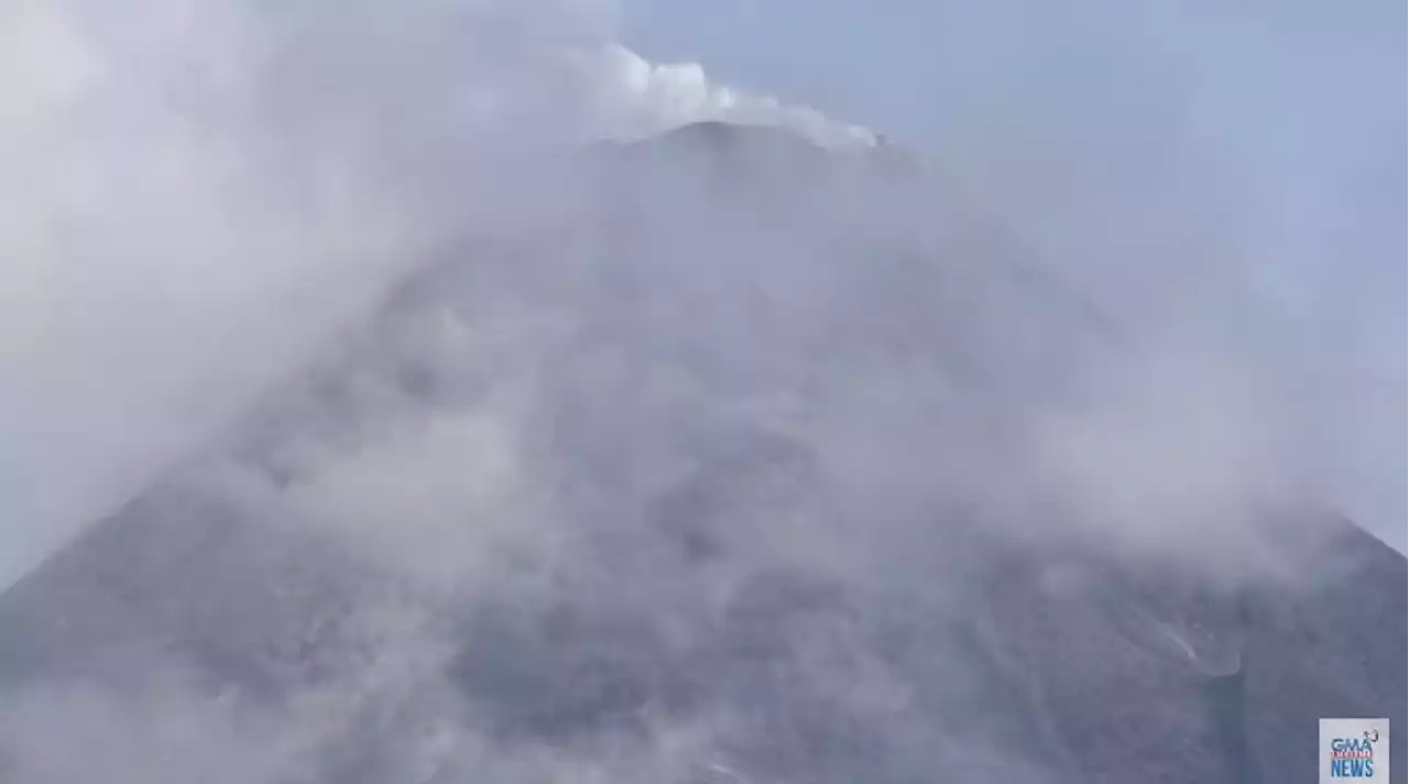 Mayon Volcano lava flows reach 2,500 meters down its gullies; Alert Level 3 still up