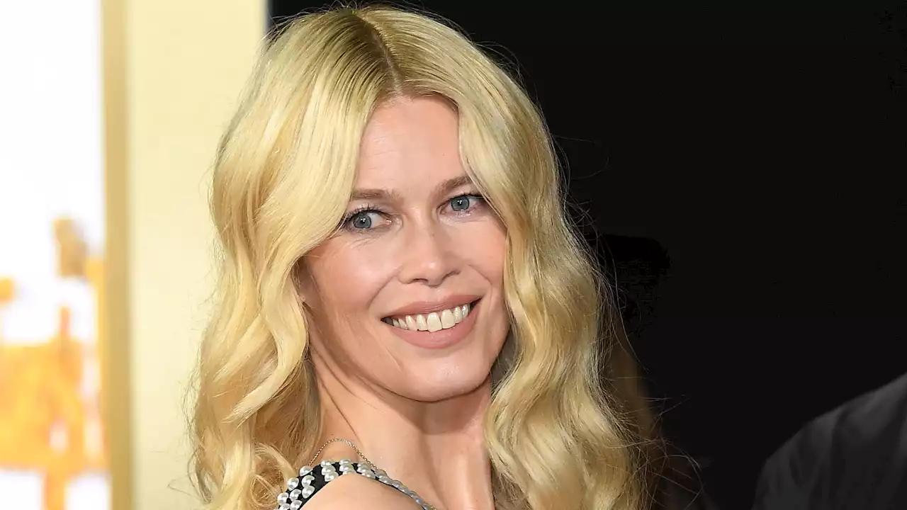 Claudia Schiffer fait grimper la température sur Instagram avec d’incendiaires photos en bikini - Grazia