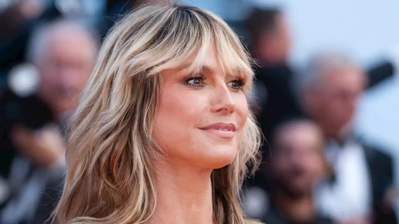 Heidi Klum, 50 ans, en jupe en dentelle transparente : elle dévoile son fessier