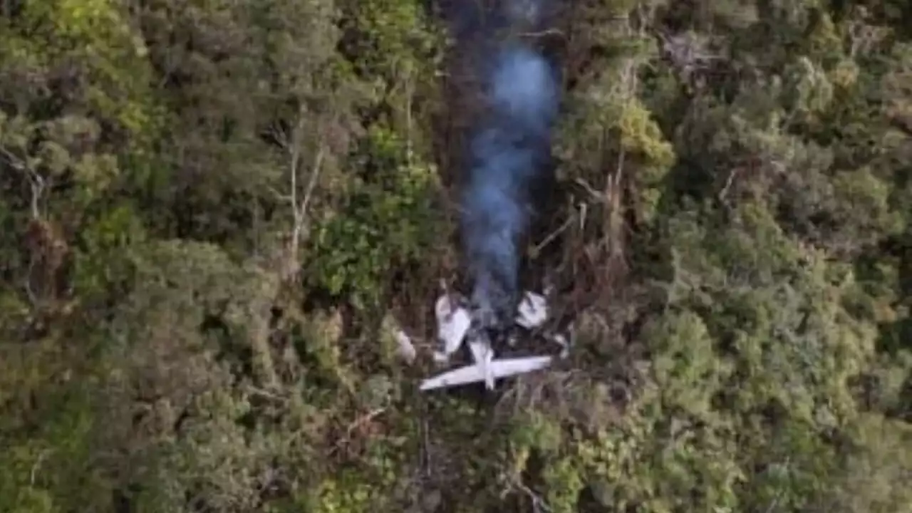 Badan Pesawat SAM Air di Ketinggian 5.800 Mdpl, Tim SAR Dikerahkan dengan Helikopter