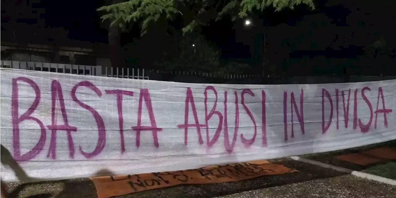 Altre testimonianze di violenze nella questura di Verona - Il Post