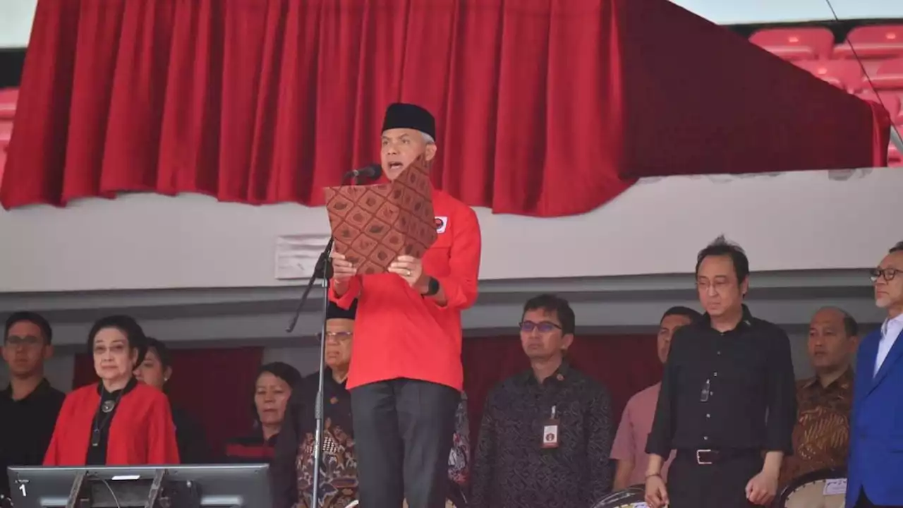 Capres Ganjar Pranowo Bacakan Dedication of Life Bung Karno di Puncak Bulan Bung Karno 2023