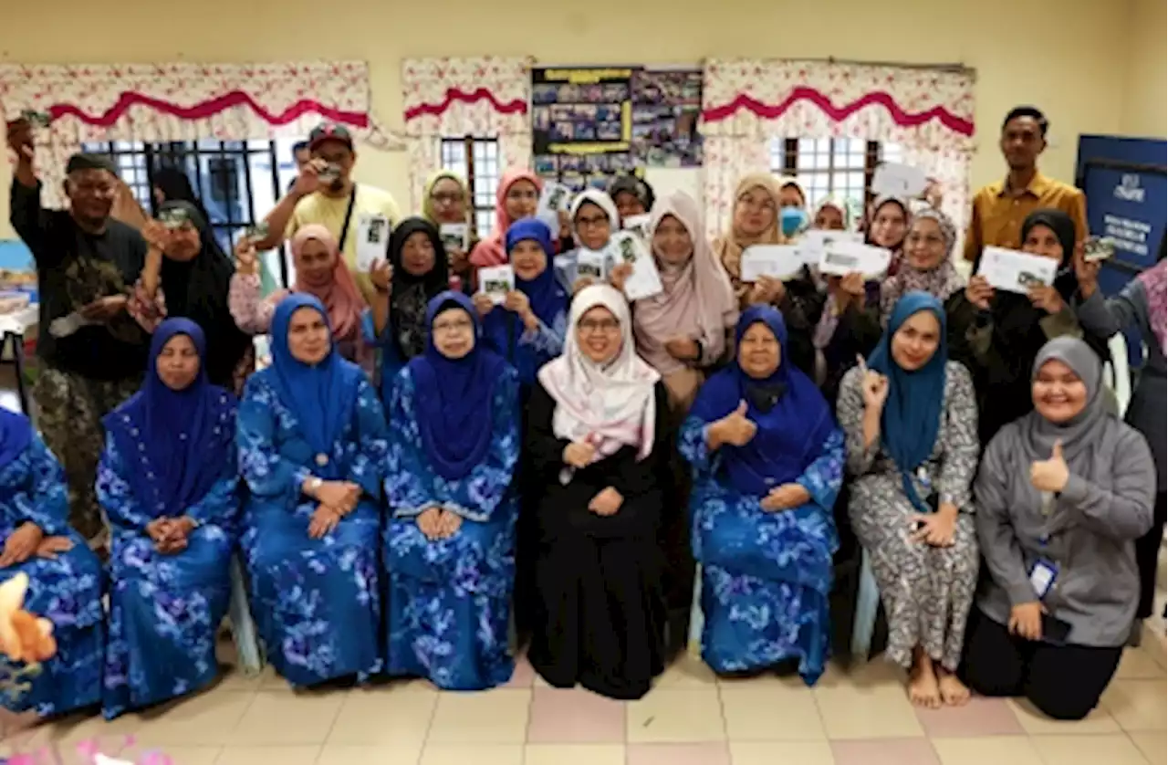 Perak Sejahtera initiative helps the poor generate income, climb out of poverty, says state exco