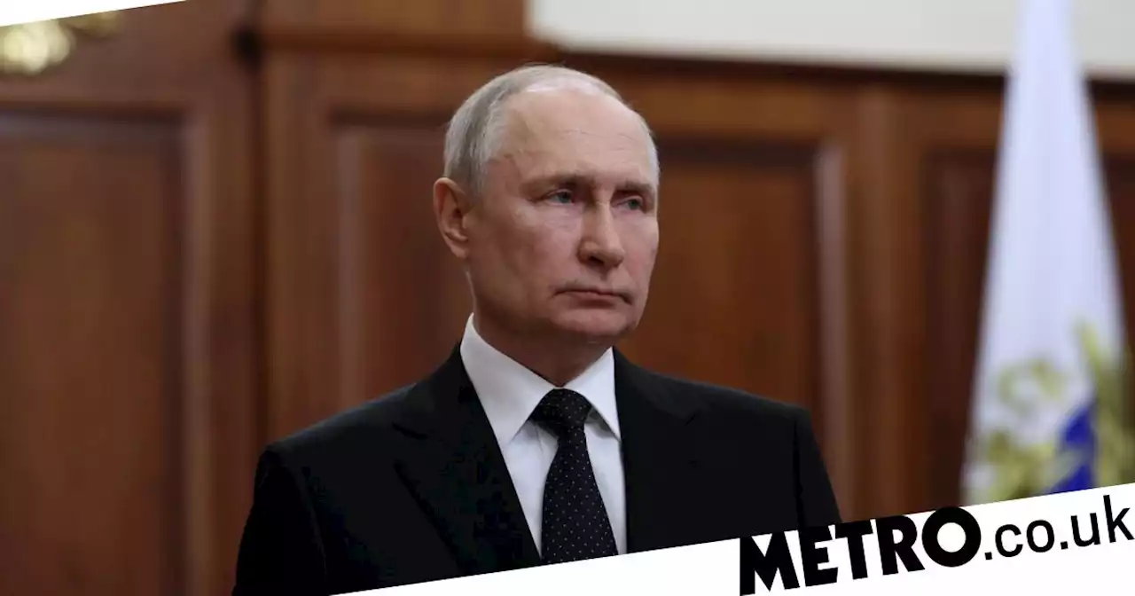 Russia coup latest: Kremlin denies Putin fled Moscow as Wagner close in