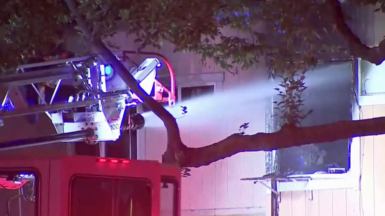 Townhomes damaged, more than 30 residents displaced after 4-alarm fire in San Jose