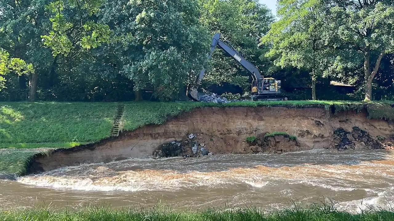 Bahnbrücke droht in die Emscher zu stürzen