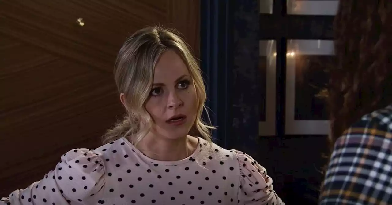 Coronation Street's Sarah Platt announces she's pregnant in awkward scenes