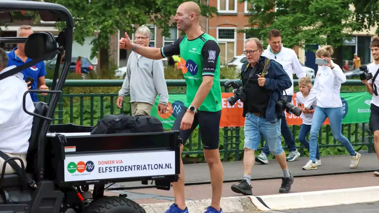 Vermoeide Maarten van der Weijden eindigt Elfstedentriatlon dag later