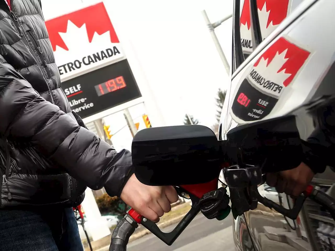 It's cash only at Petro-Canada stations, as unexplained problems hit company computers