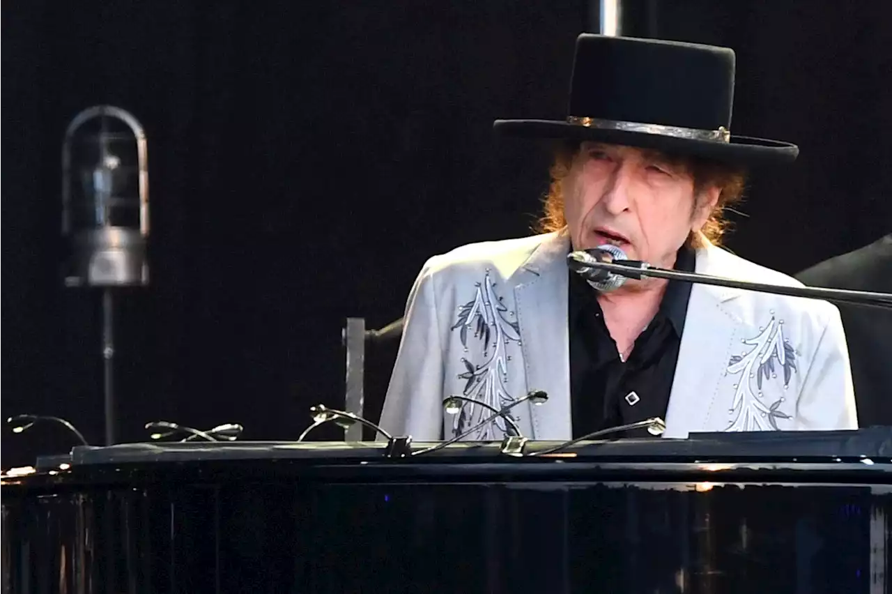 Bob Dylan Continues His Grateful Dead Cover Streak By Breaking Out 'Stella Blue' in Spain