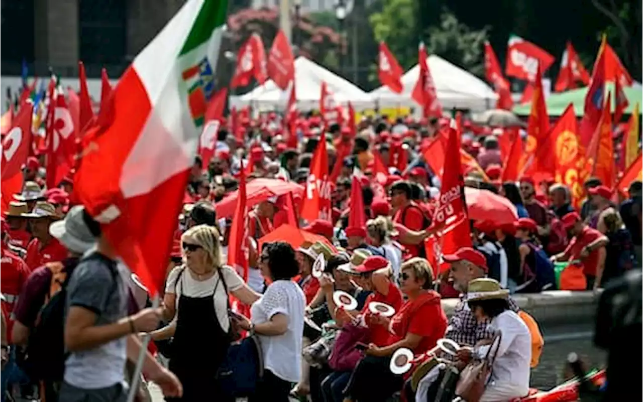 Manifestazione Cgil sulla Sanità, Landini: 'Governo cambi strada'