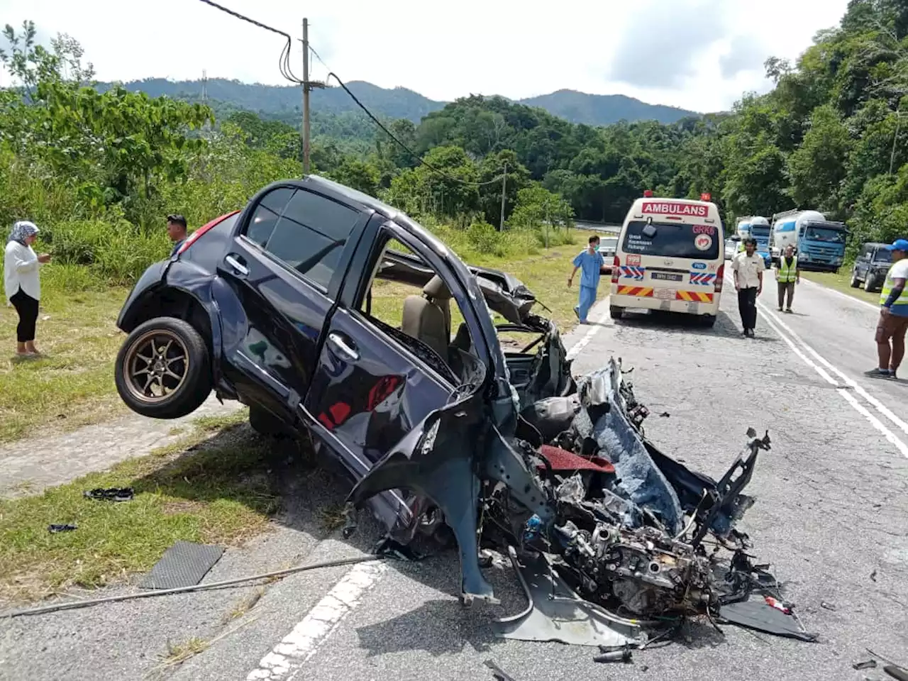 Suami isteri maut nahas kereta, treler