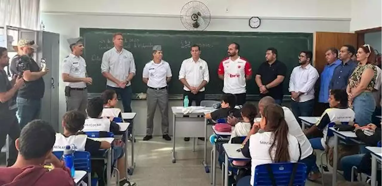 Cidade em SP ignora TJ e mantém escola cívico-militar de associação da PM