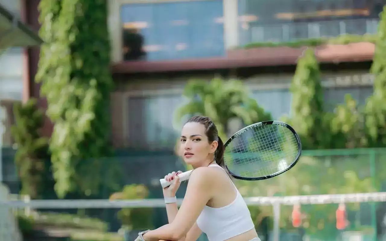 Tanding Tenis, Paras Nia Ramadhani Dipuji Tetap Cetar Meski Penuh Keringat