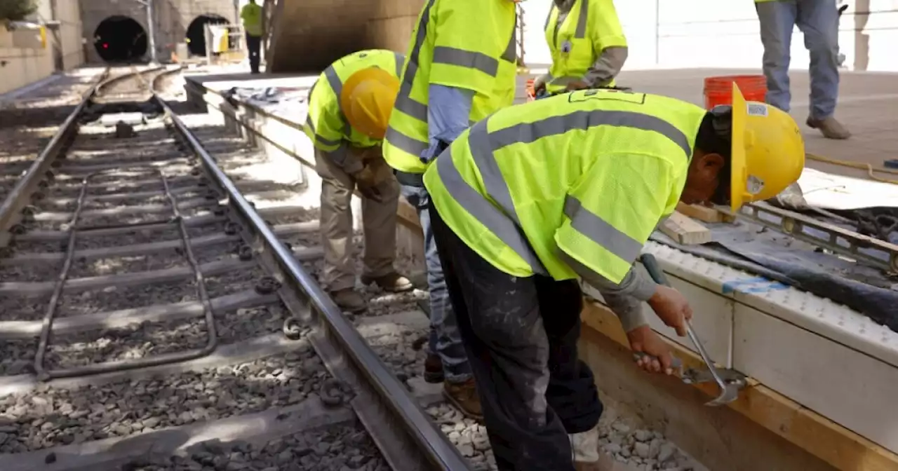 Texas removes mandate for construction worker water breaks amid heat