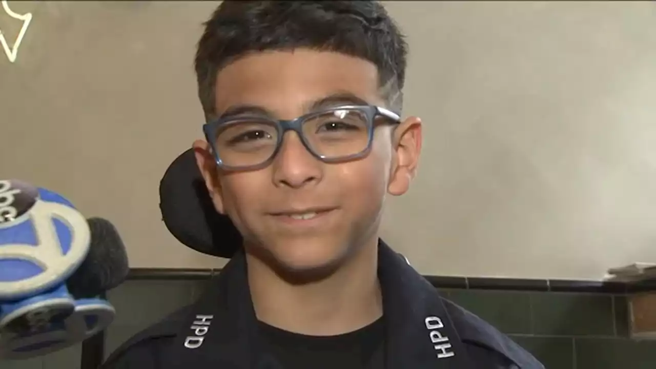 Houston-area student gets NYC police tour after being bullied for wearing cop costume to school