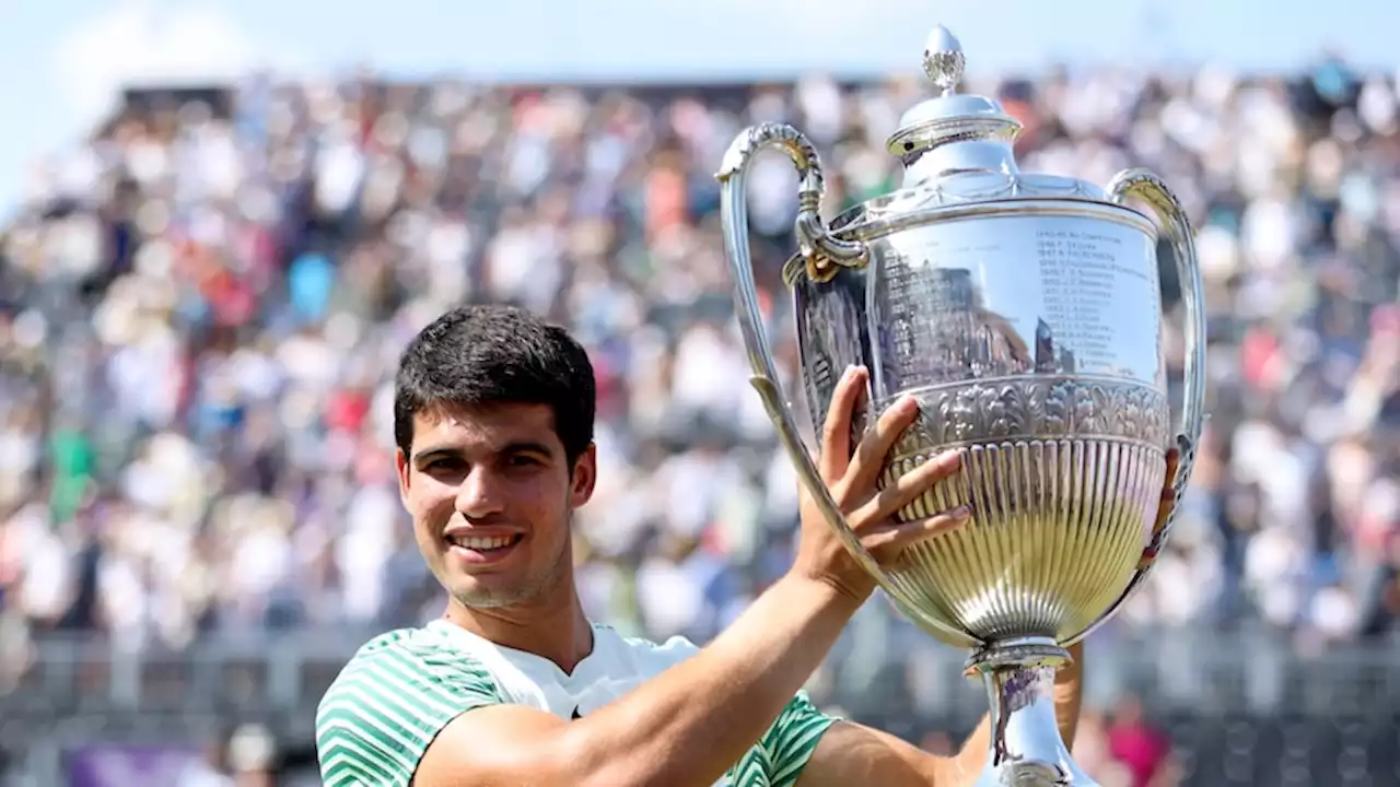 De Minaur falls short as Alcaraz wins Queen's Club to regain number one ranking