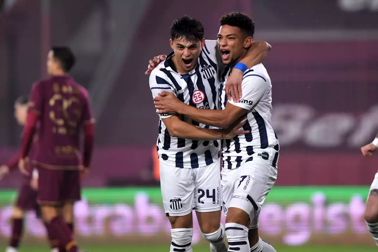 Lanús le dio vuelta el partido a Talleres y lo alejó de la punta