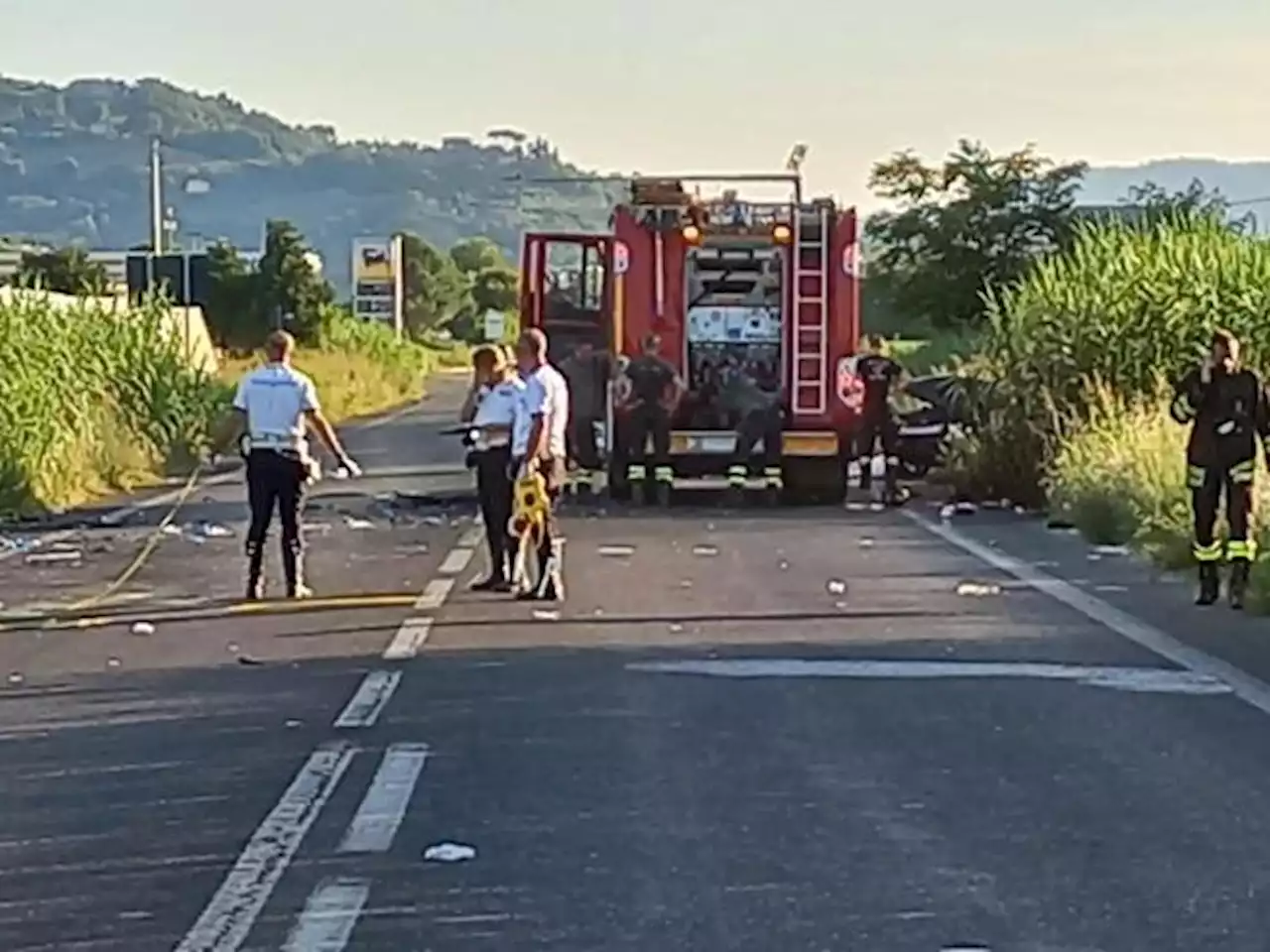 Pesaro, non si ferma all’alt dei carabinieri e travolge un’auto: morta una donna di 32 anni