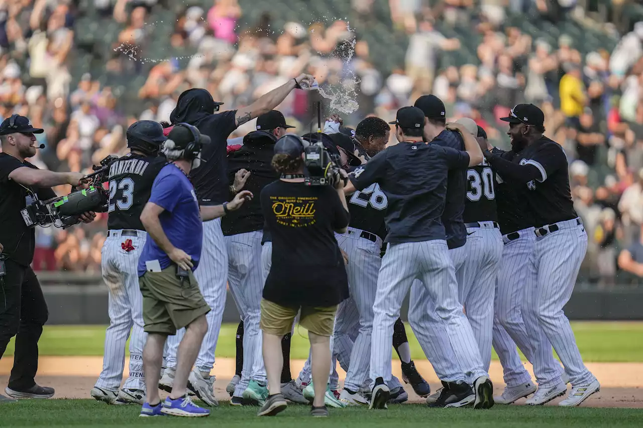 Andrus walks it off for White Sox in 5-4 win over Red Sox