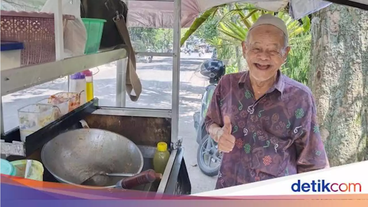 Usianya 100 Tahun, Kakek Penjual Lumpia Basah di Bandung Ini Viral