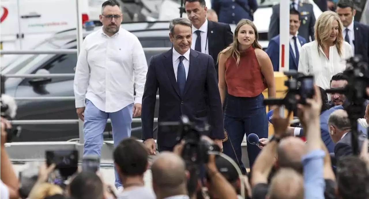 Primer ministro Mitsotakis alcanza mayoría absoluta en Grecia, según primeras encuesta