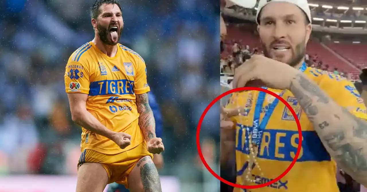 ¿Dónde habrá quedado? Gignac enterró un rosario en la cancha de Monterrey, pero jamás lo encontró