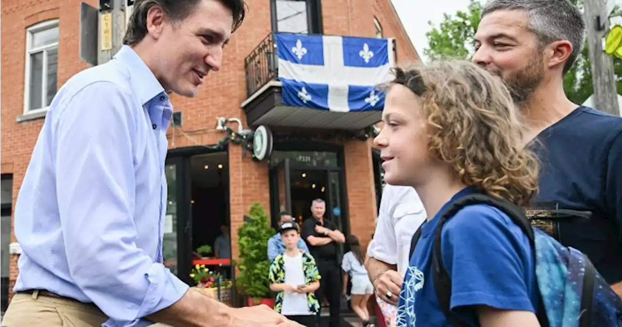 In photos: Justin Trudeau, Montrealers celebrate Saint-Jean-Baptiste Day | Globalnews.ca